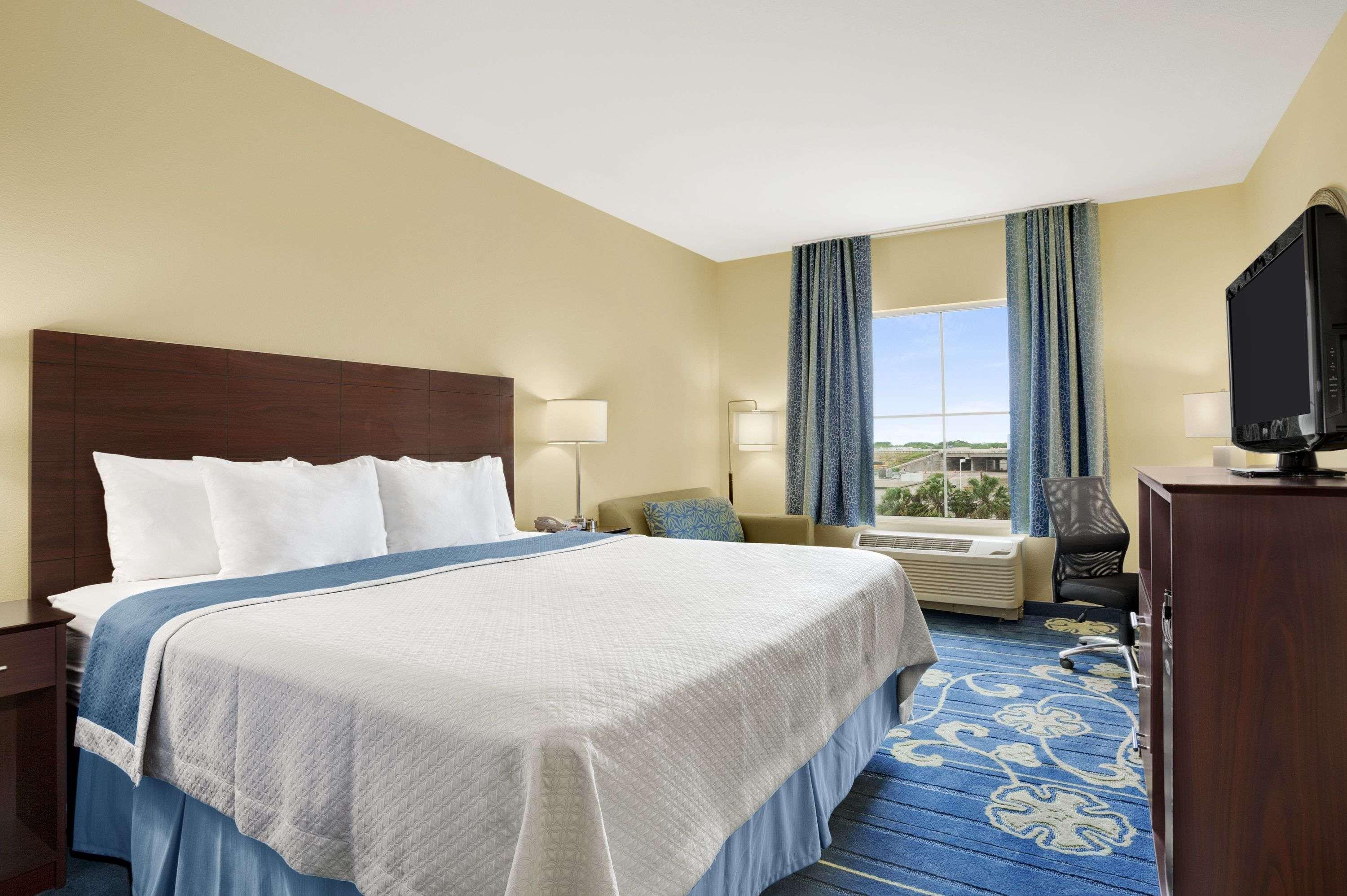 Spark By Hilton Victoria Виктория Екстериор снимка